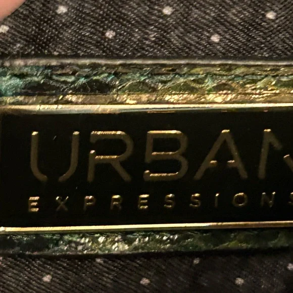 Pristine Urban Essentials crossbody bag - Picture 2 of 2